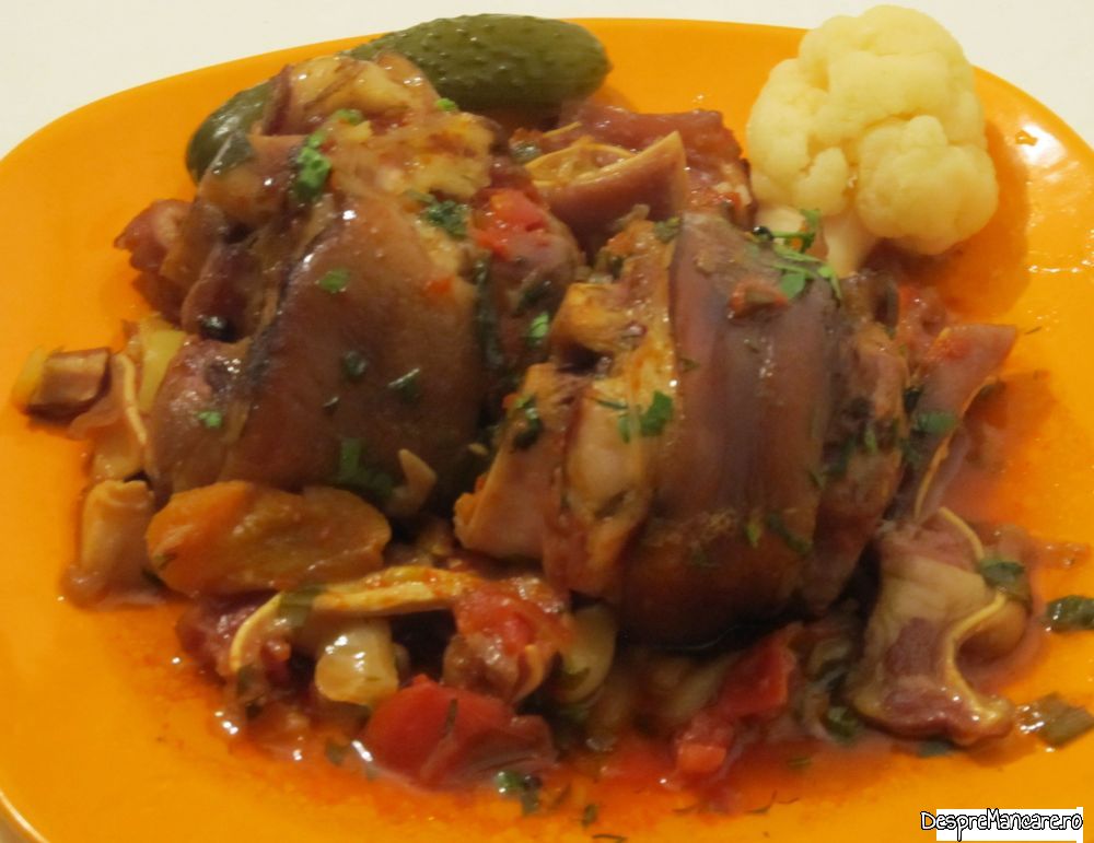 mancarica din genunchi si urechi de porc (15)