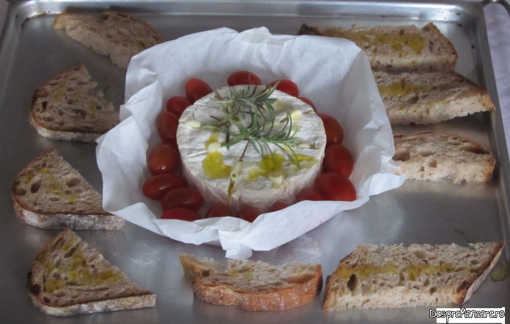 camembert la cuptor cu paine prajita (1)