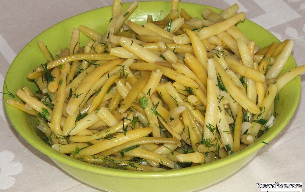 ceafa de porc si carnat proaspat de porc la tigaie, cu salata din teci de fasole galbena (1)