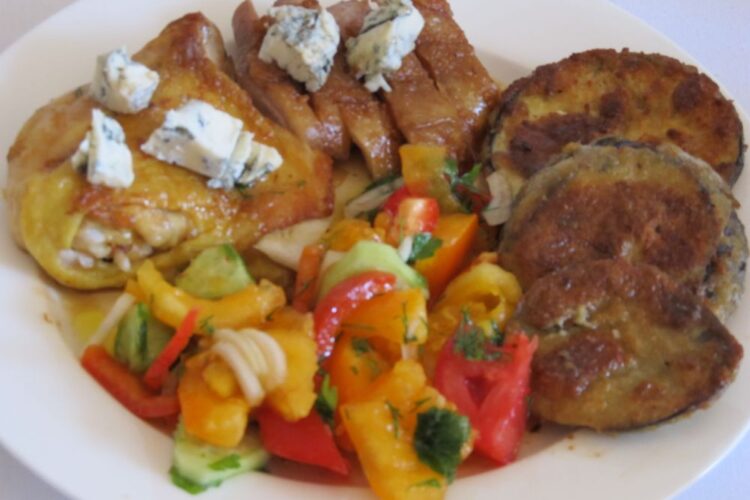 piept de rata si pulpe superioare de pui cu gorgonzola la tigaia gril (10)