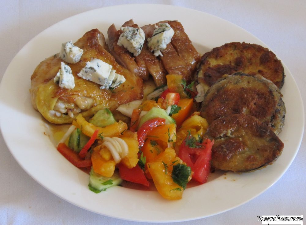 piept de rata si pulpe superioare de pui cu gorgonzola la tigaia gril (9)