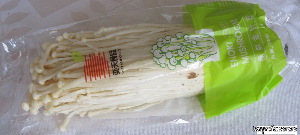 paste in sos de rosii cu ciuperci japoneze enoki (1)