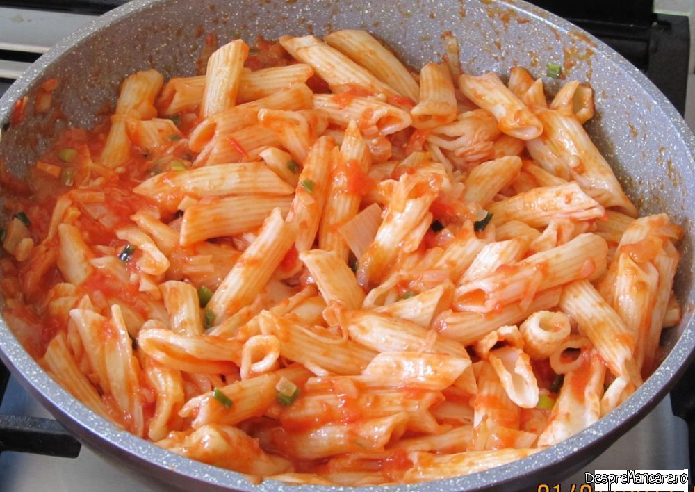 paste in sos de rosii cu ciuperci japoneze enoki (8)