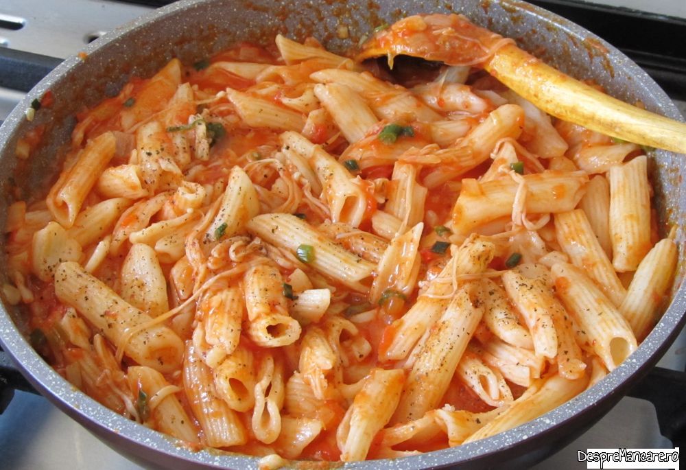 paste in sos de rosii cu ciuperci japoneze enoki (9)