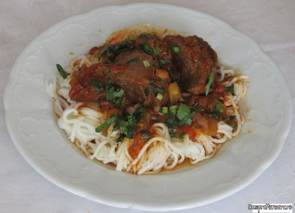 pulpa de vitel inabusita in suc de rosii cu spaghete (15)