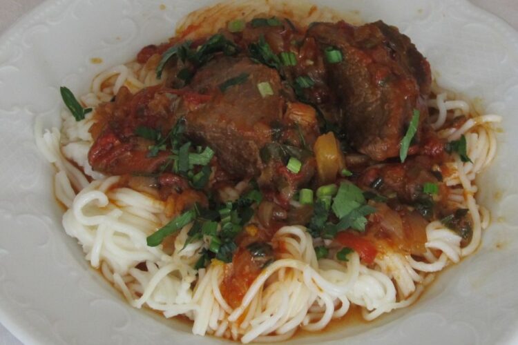 pulpa de vitel inabusita in suc de rosii cu spaghete (16)