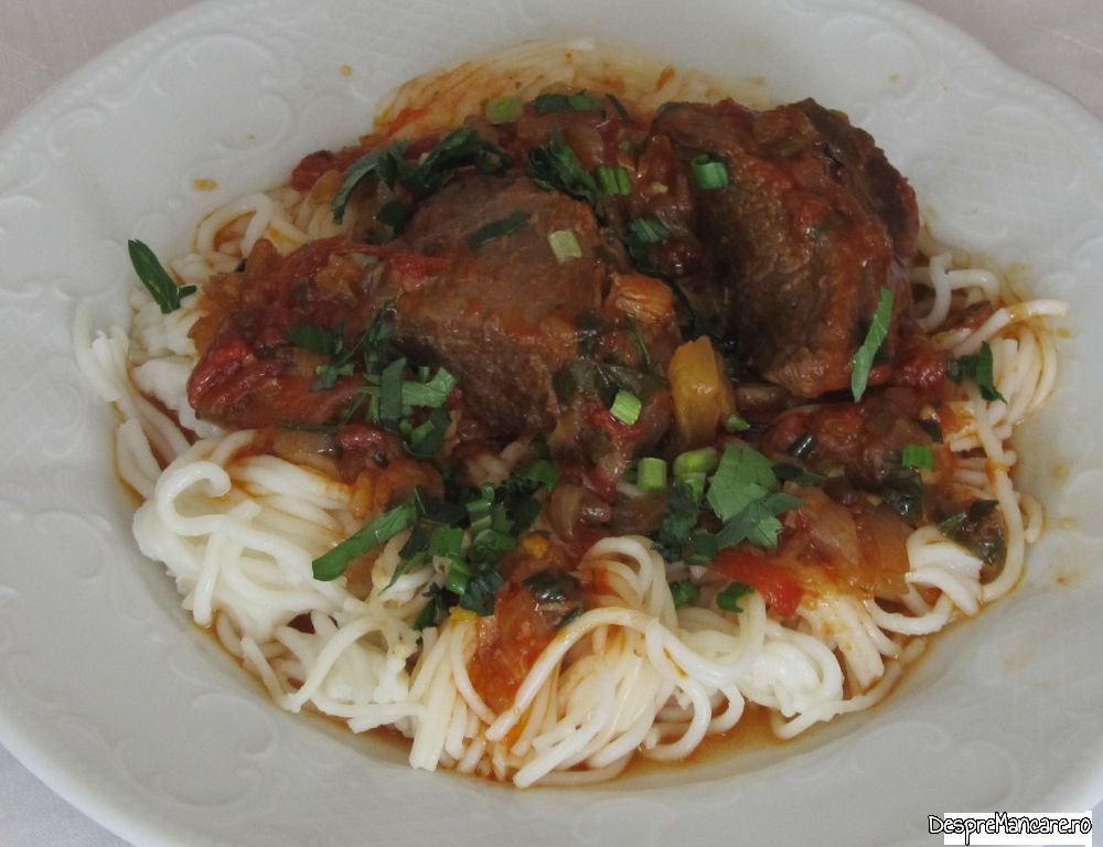 pulpa de vitel inabusita in suc de rosii cu spaghete (16)