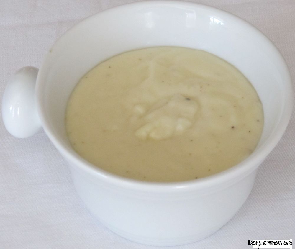 cartofi prajiti in untura de porc cu mujdei de usturoi verde si crema de branza de burduf (13)