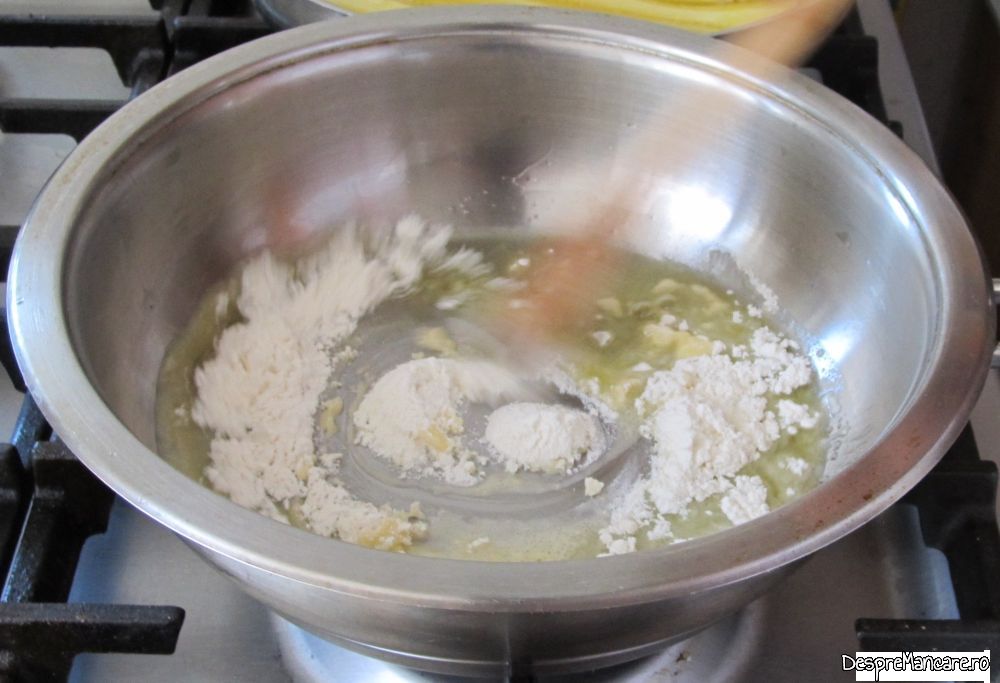 cartofi prajiti in untura de porc cu mujdei de usturoi verde si crema de branza de burduf (7)