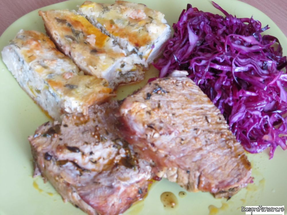 pulpa de porc cu condimente in tigaia de fonta la cuptor (12)