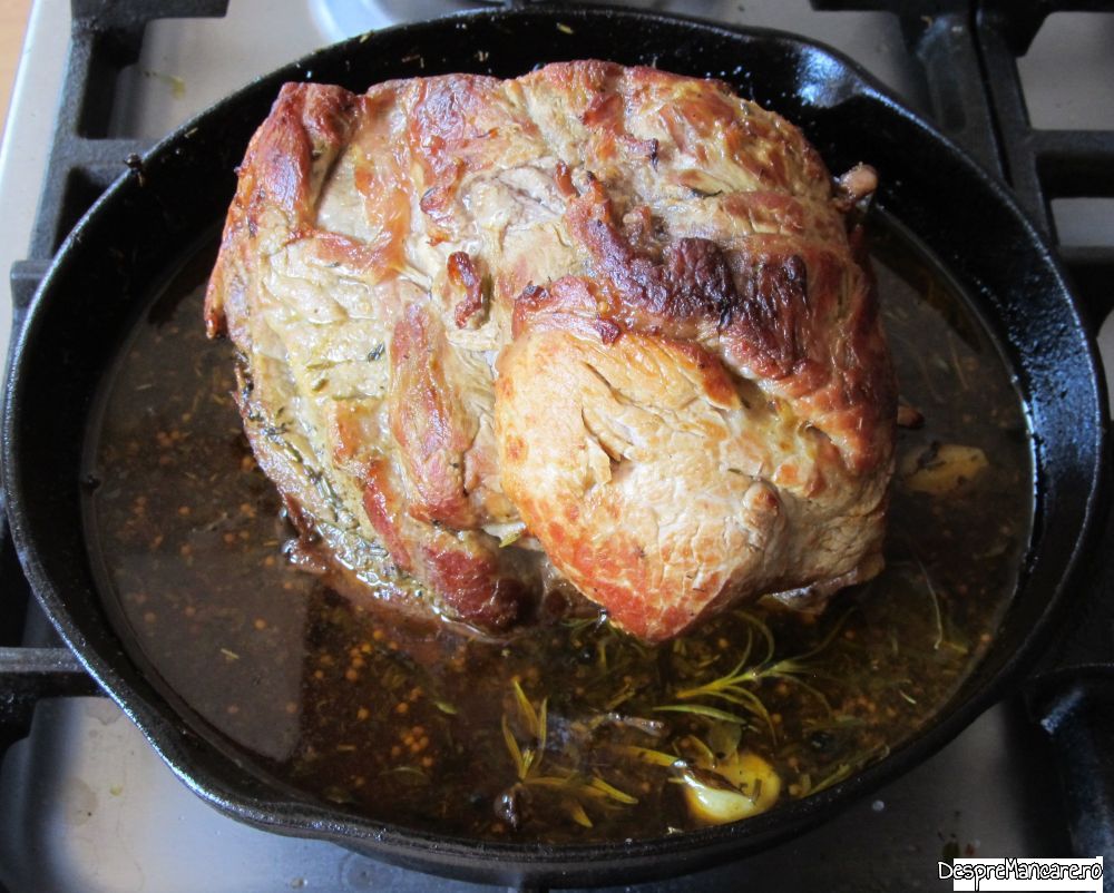 pulpa de porc cu condimente in tigaia de fonta la cuptor (8)