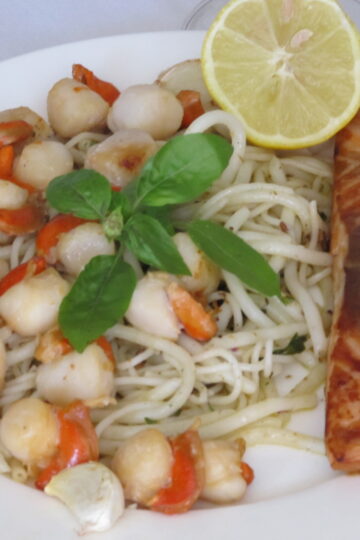 scoici Saint Jacques si somon norvegian cu spaghete (9)