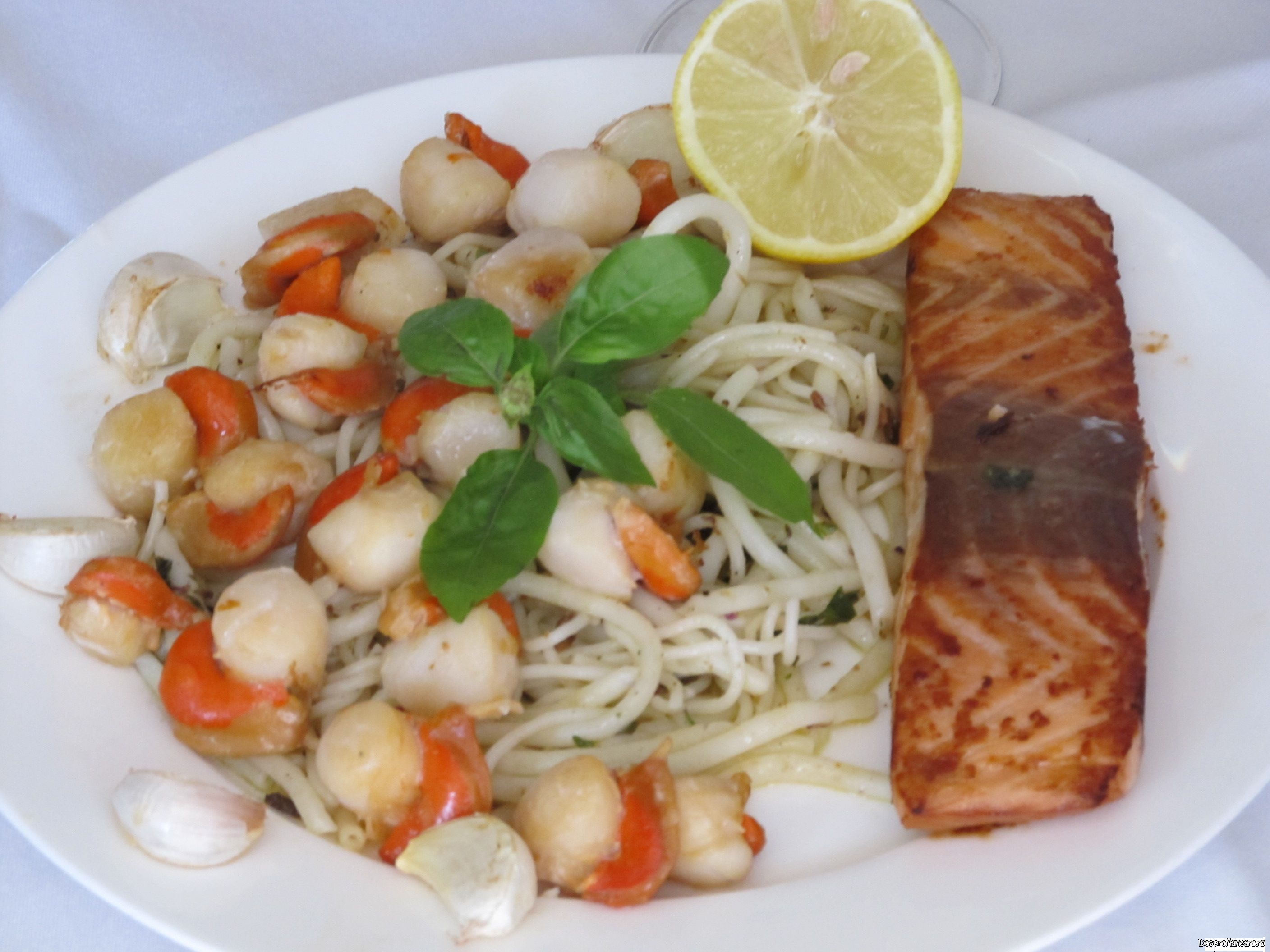 scoici Saint Jacques si somon norvegian cu spaghete (9)
