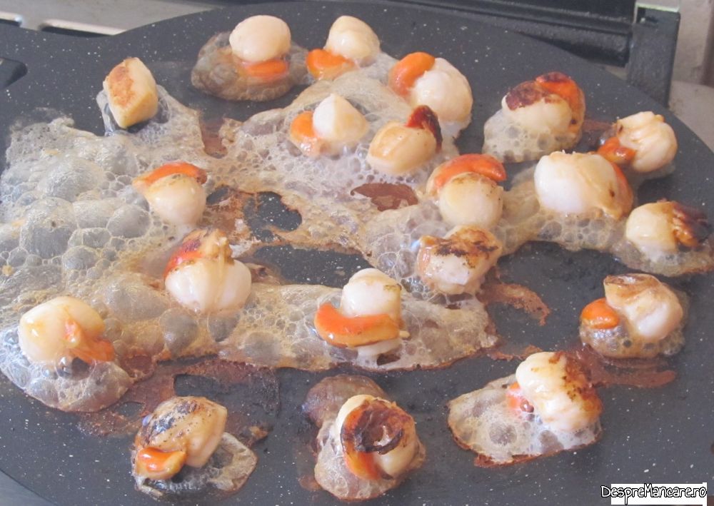 vita braziliana cu scoici Saint Jacques, ciuperci si gorgonzola la tigaia japoneza (11)
