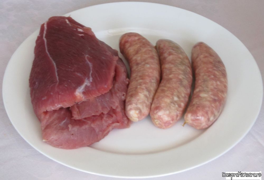 pulpa de vitel si carnati proaspeti din pulpa de porc la cuptor, cu mancarica de ciuperci si cartofi (1)