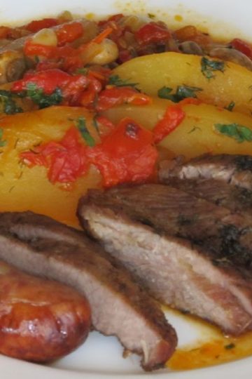 pulpa de vitel si carnati proaspeti din pulpa de porc la cuptor, cu mancarica de ciuperci si cartofi (16)