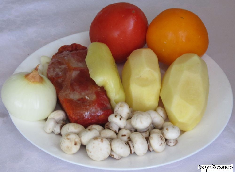 pulpa de vitel si carnati proaspeti din pulpa de porc la cuptor, cu mancarica de ciuperci si cartofi (3)