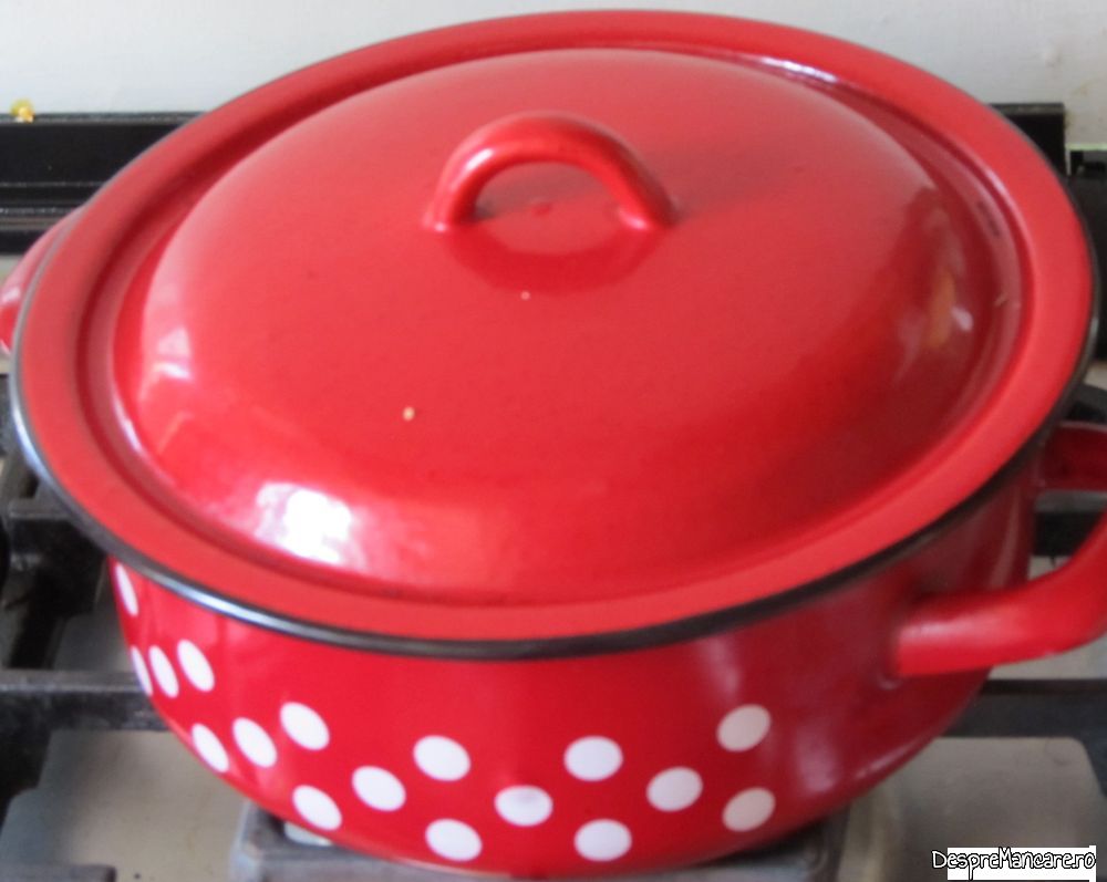 pulpa de vitel si carnati proaspeti din pulpa de porc la cuptor, cu mancarica de ciuperci si cartofi (5)